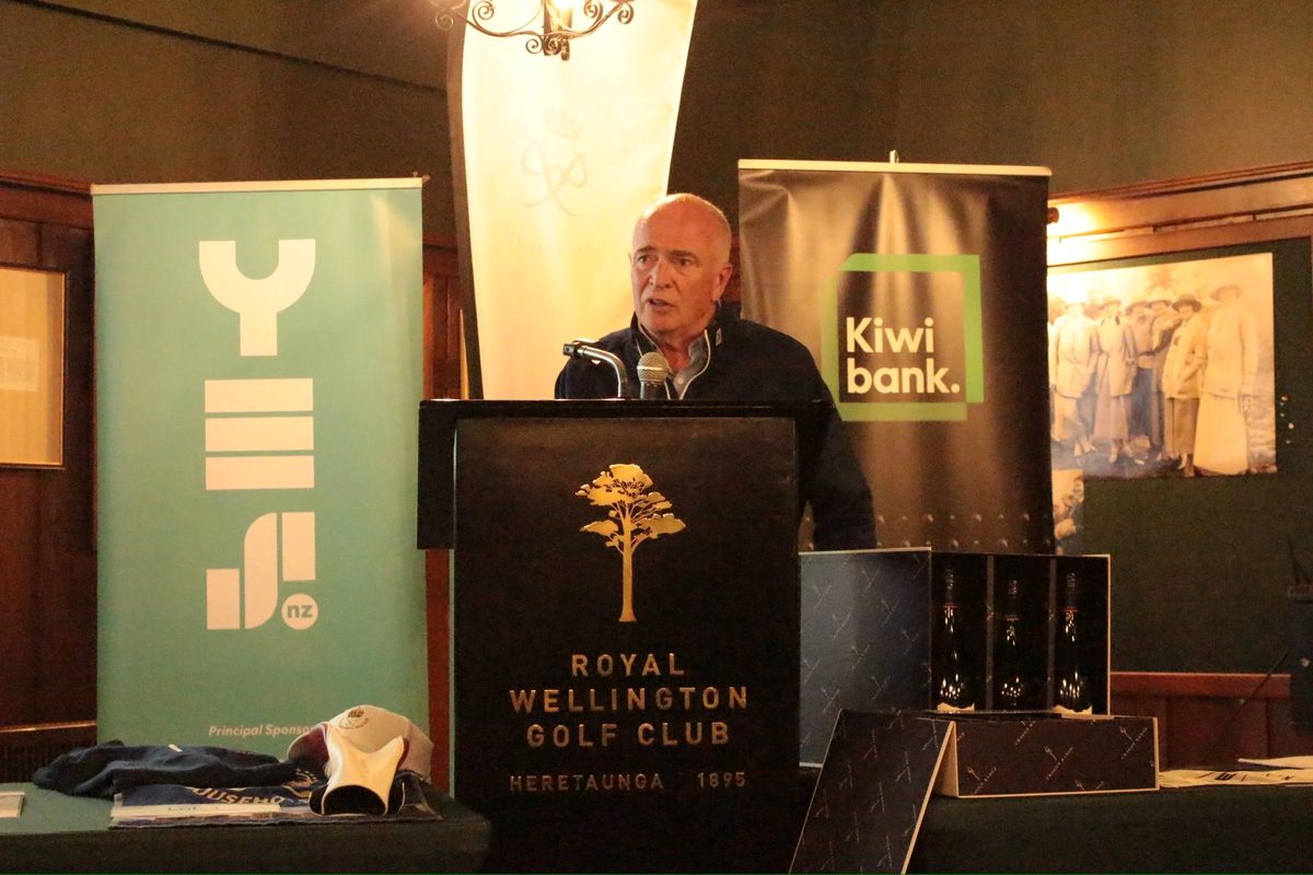 Speaker at the prize giving